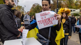 VIDEO // Protest inedit la Varșovia. Polonezii au „anexat” ambasada Rusiei